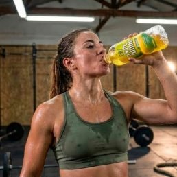 Atleta bebendo Hype Drink